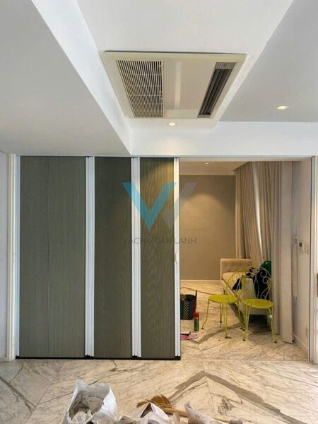 Multi-sash interlocking partition system