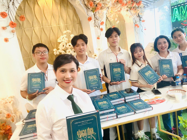 Book launch event of Mr. Dinh Van Hien