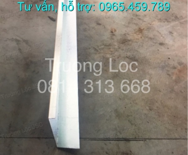 Pour stop for steel deck