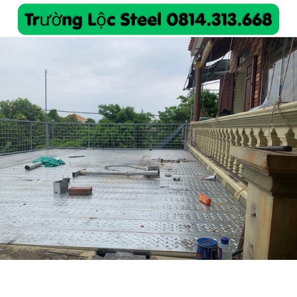 Outdoor modular flooring