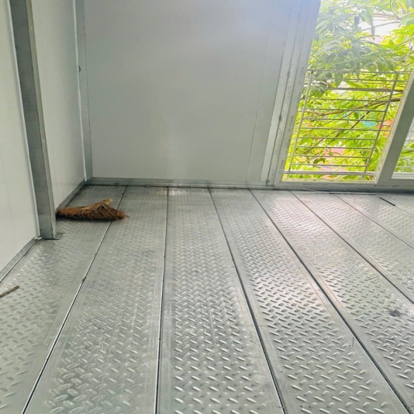 H40W200 and H40W300 modular flooring