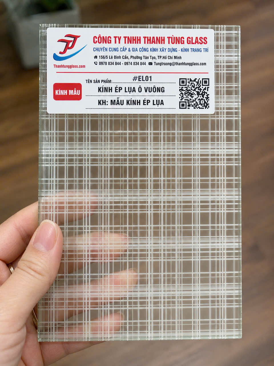 Square pattern laminated glass