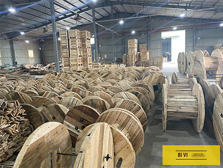 Wooden cable drums