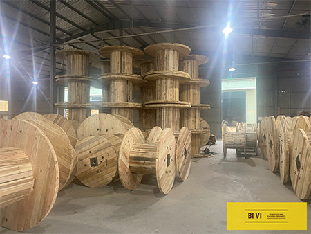 Wooden cable drums