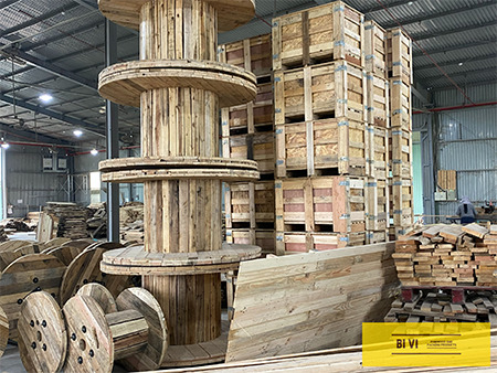 Wooden cable drums