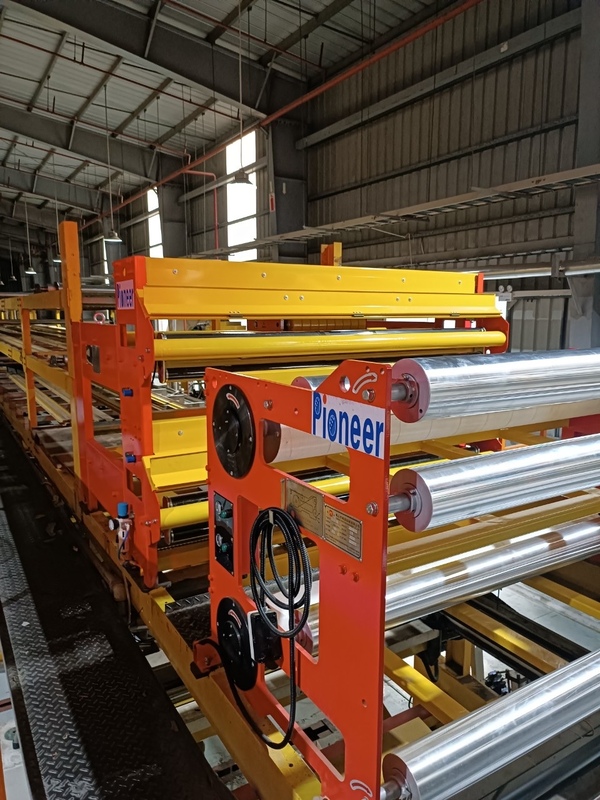 Automatic web guiding machine