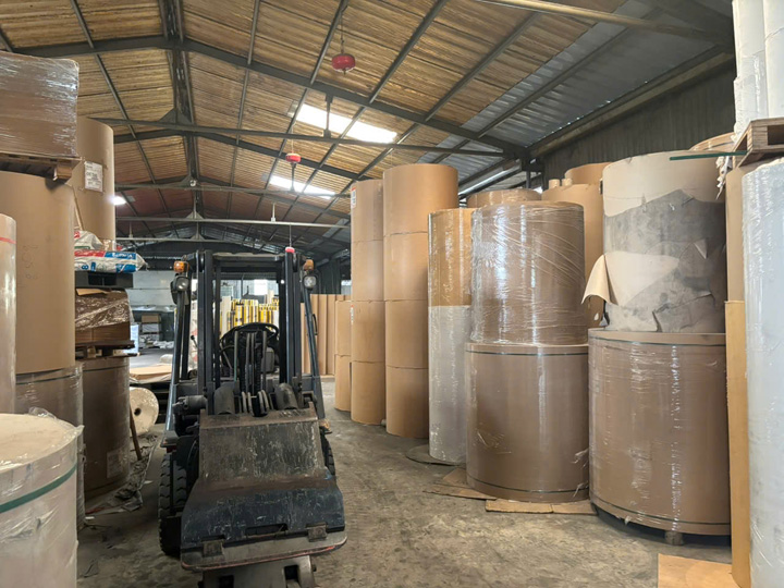 Protective newsprint paper for the glass industry