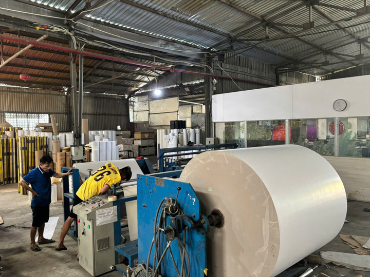 Protective newsprint paper for the glass industry