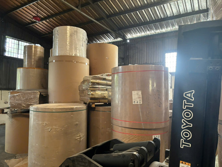Protective newsprint paper for the glass industry