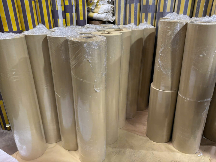 Kraft paper for scratch-resistant packaging
