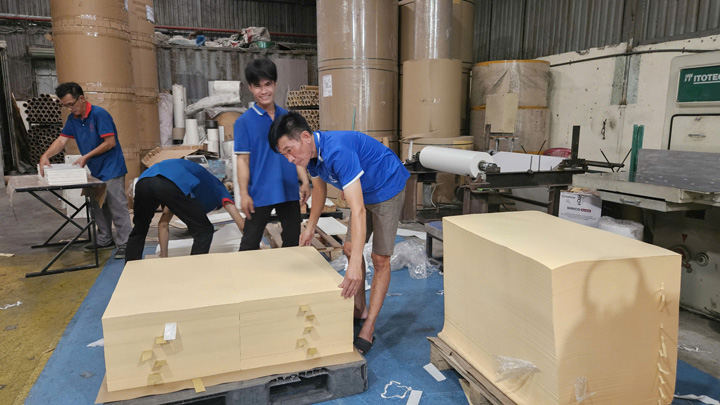 Separator paper for carton lining