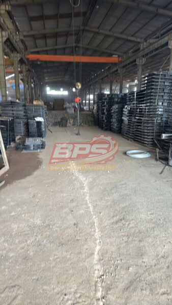 Ductile iron and composite manhole covers