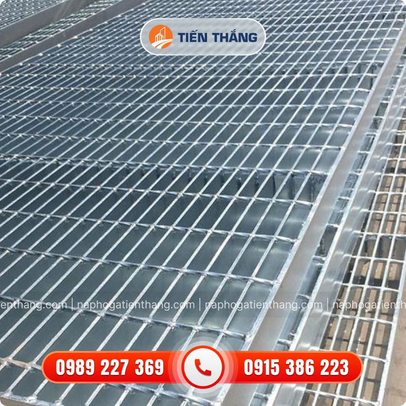 Galvanized steel grating floor panel