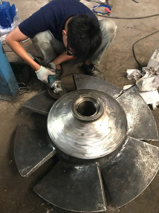 Pumps and centrifugal pump impellers