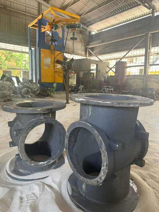 Cast iron and heat-resistant cast iron products – aluminum troughs and manhole covers