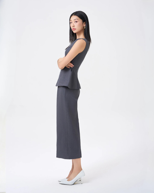 Sleeveless peplum pant suit