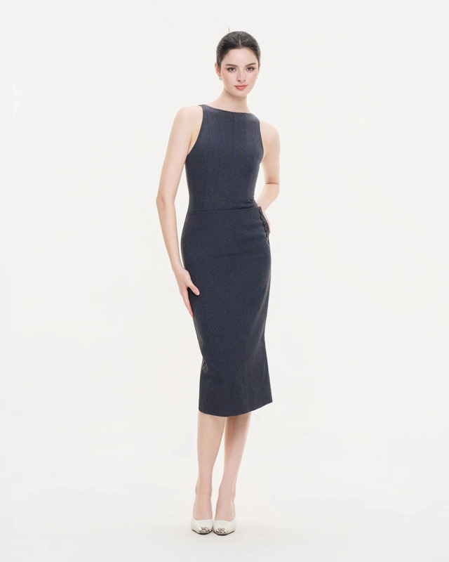 Sleeveless sheath dress