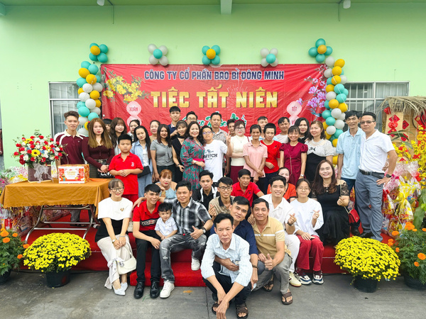 Dong Minh Staff