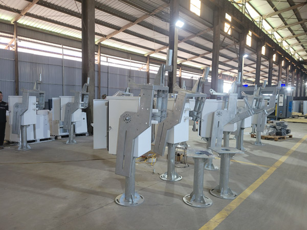 Automatic railway barrier