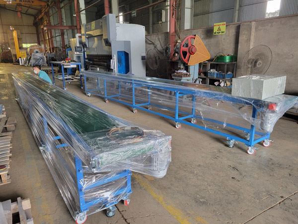 Z-shaped conveyor