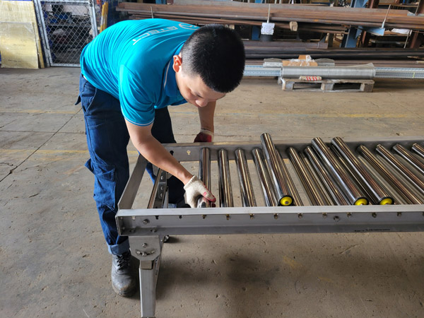 PHON TECH roller conveyor