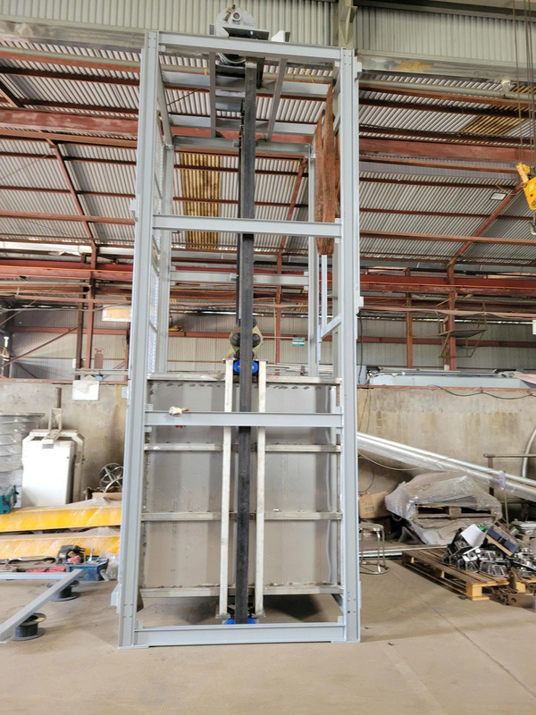 Construction hoist