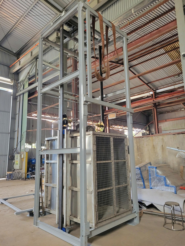 Construction hoist