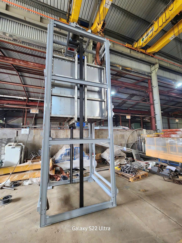 Construction hoist