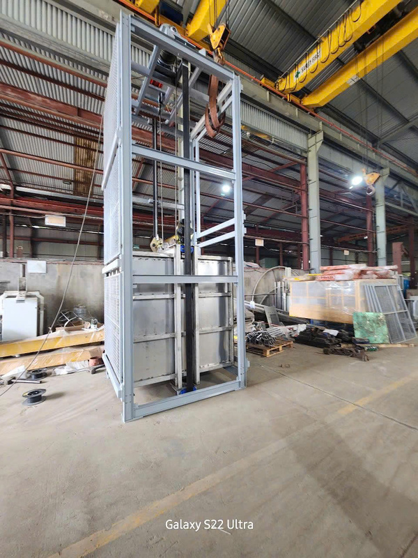 Construction hoist