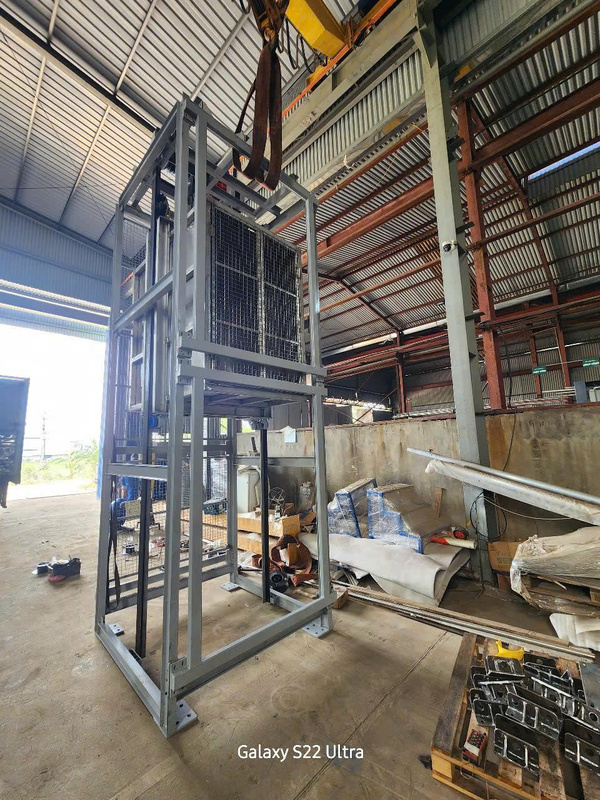 Construction hoist