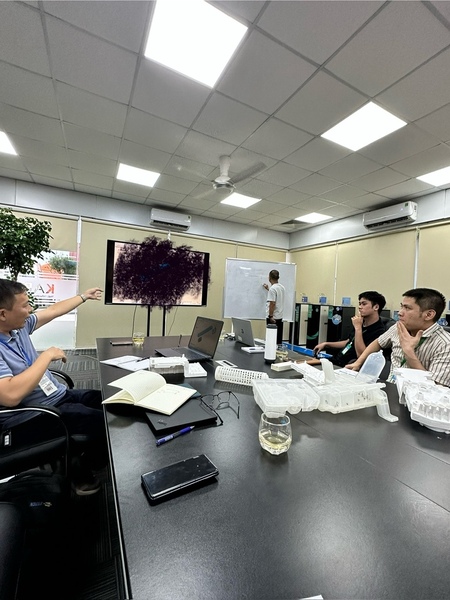 Dizo Viet Nam meeting partners