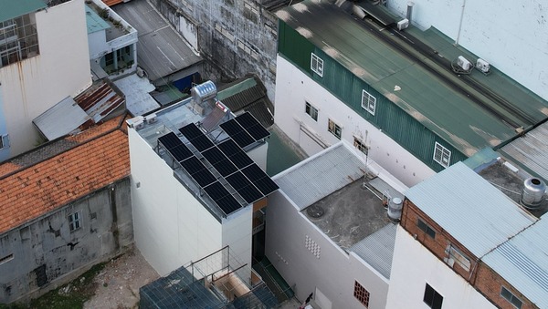 6.2 kWp hybrid solar power system for private residence