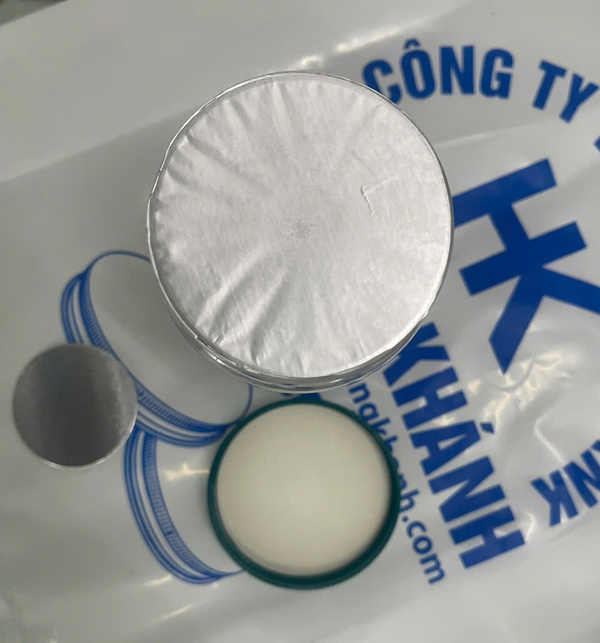 Cap seal liner