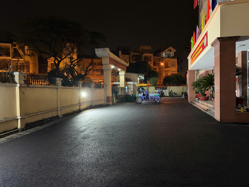 Hot mix asphalt paving