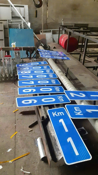 Kilometer sign