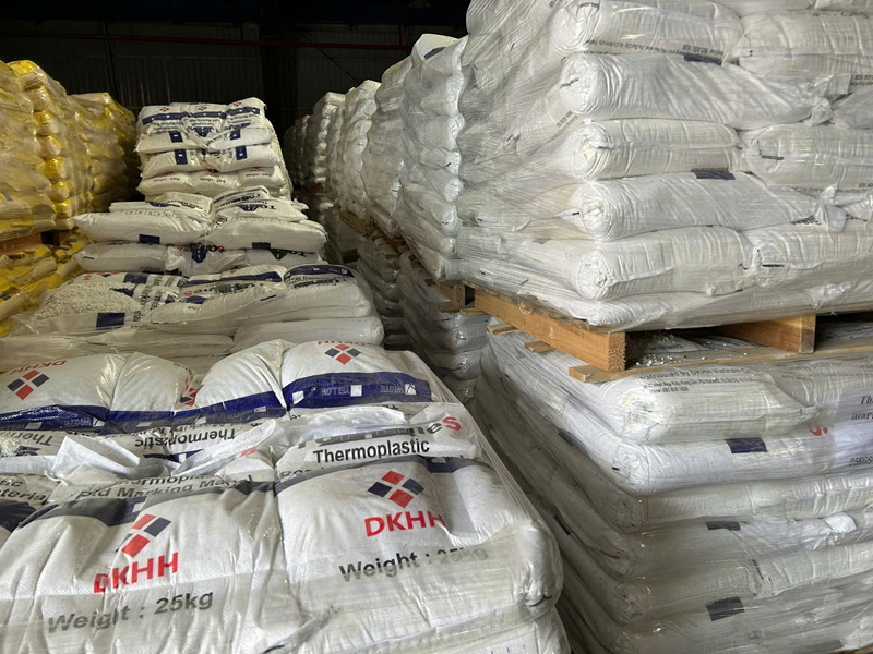 Reflective thermoplastic paint powder (white)
