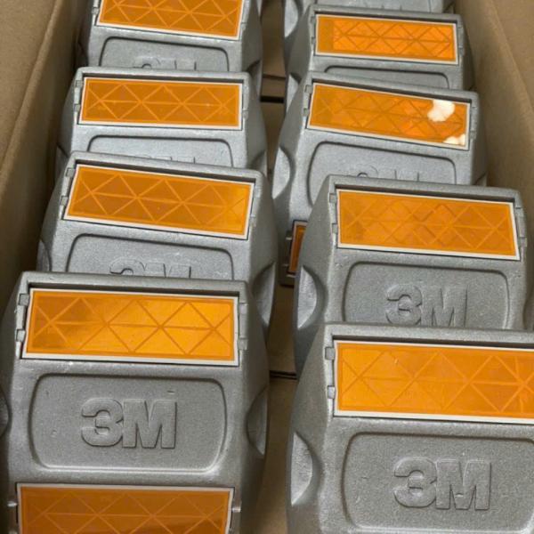3M Reflective speed ​bumps