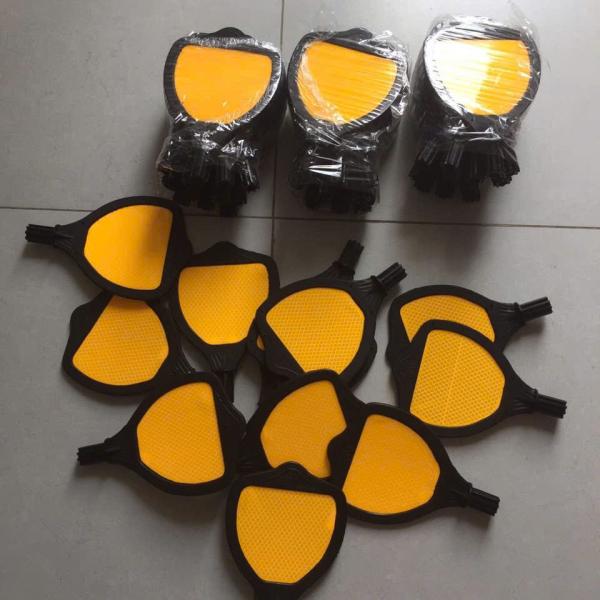 Reflective road stud