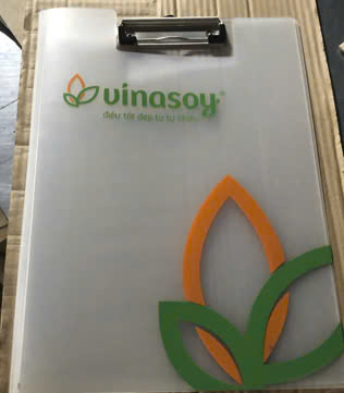 Plastic clipboard with cover