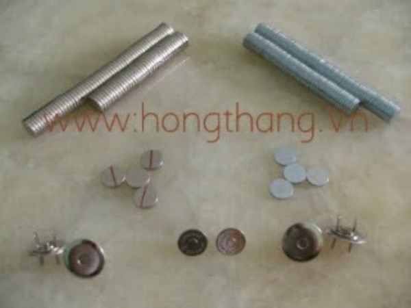 Snap fasteners
