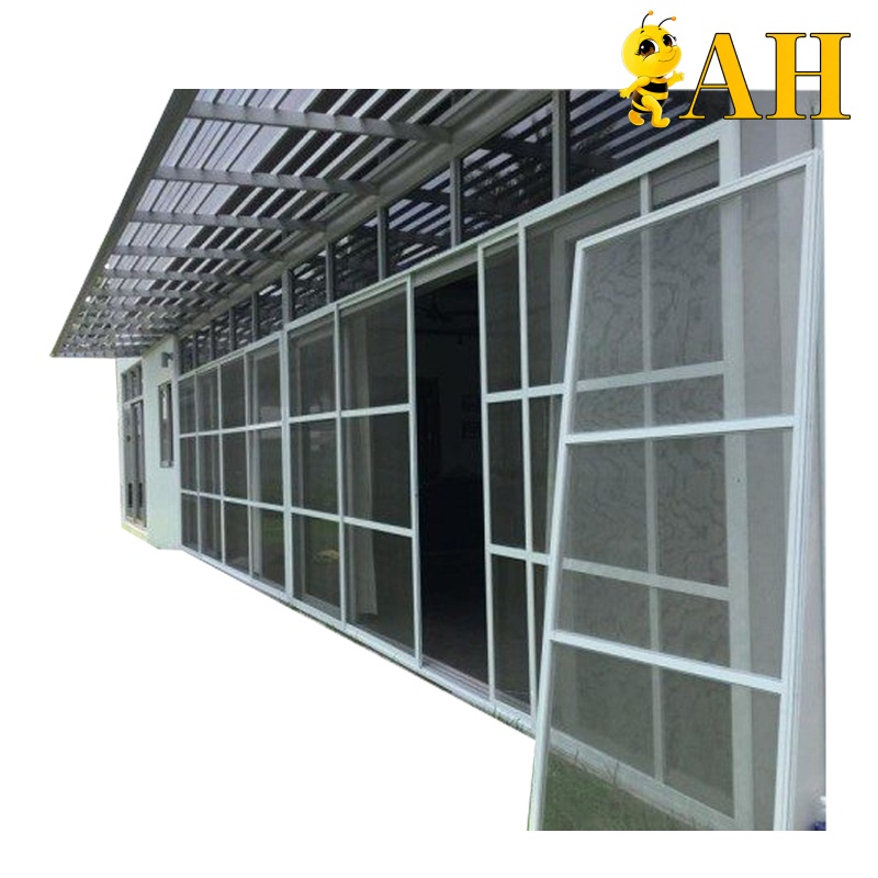 Fixed screen door