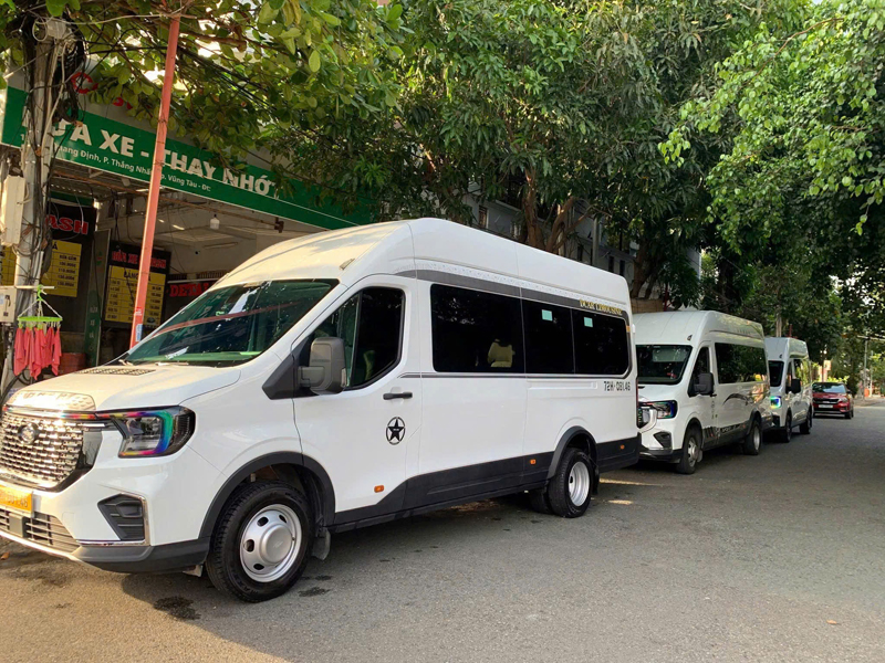 16-seater car rental