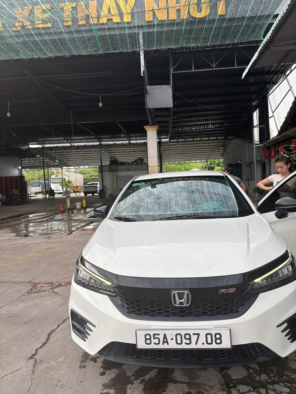 5-seater car rental