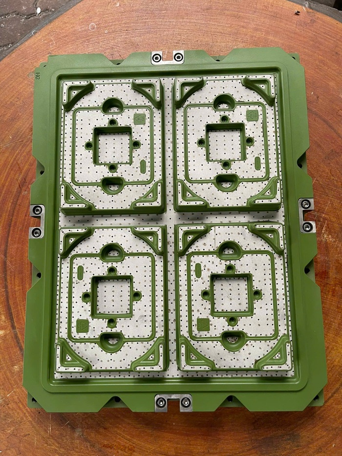 Pulp mold, pulp molding mold