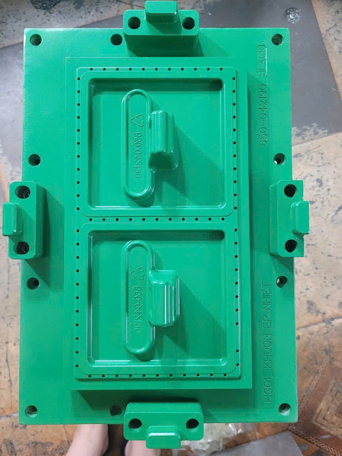 Pulp mold, pulp molding mold