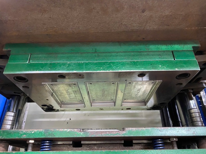 Stamping mold