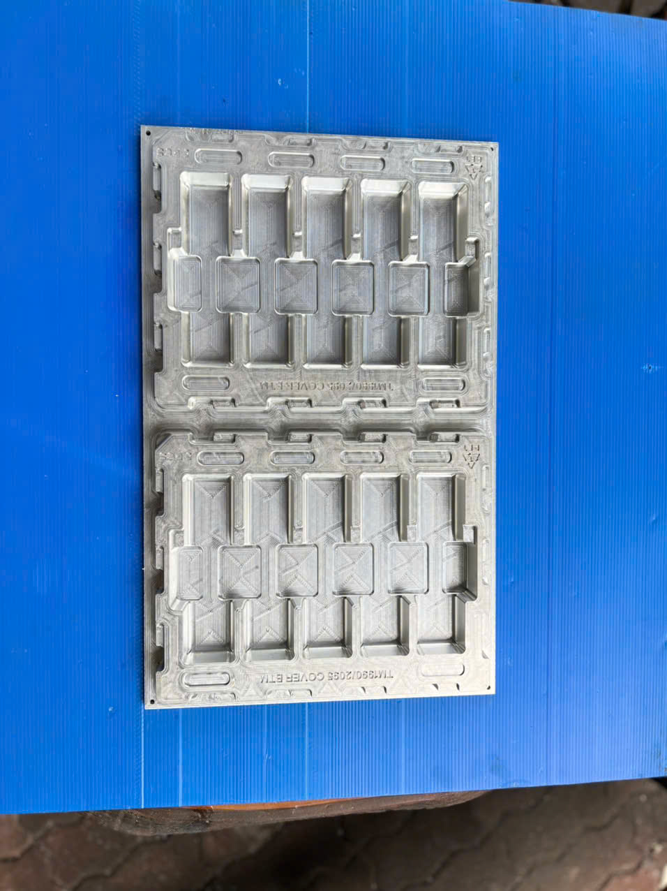 Vacuum formed plastic mold