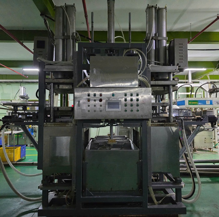 Paper tray forming machine
