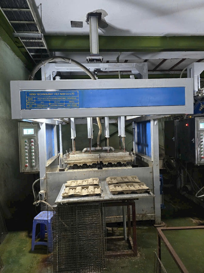 Paper tray forming machine