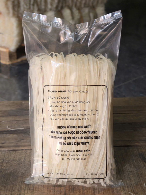 Dried pho rice noodles